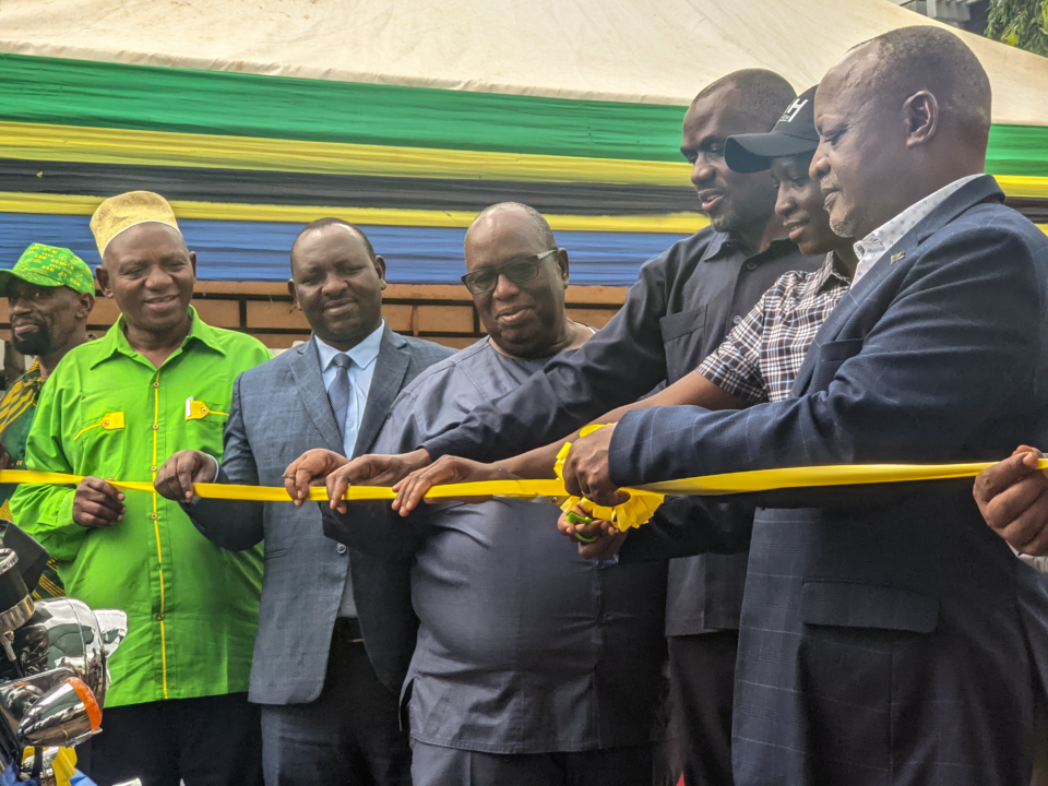 MKUU WA WILAYA YA TANDAHIMBA AMEZINDUA UGAWAJI PIKIPIKI NA VISHIKWAMBI KWA MAAFISA KILIMO WA BBT-KOROSHO